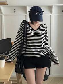 Sweater Rajut Lengan Panjang Bergaris Longgar Leher V Warna Blok untuk Wanita Musim Gugur/Dingin - Hitam dan putih - View 6