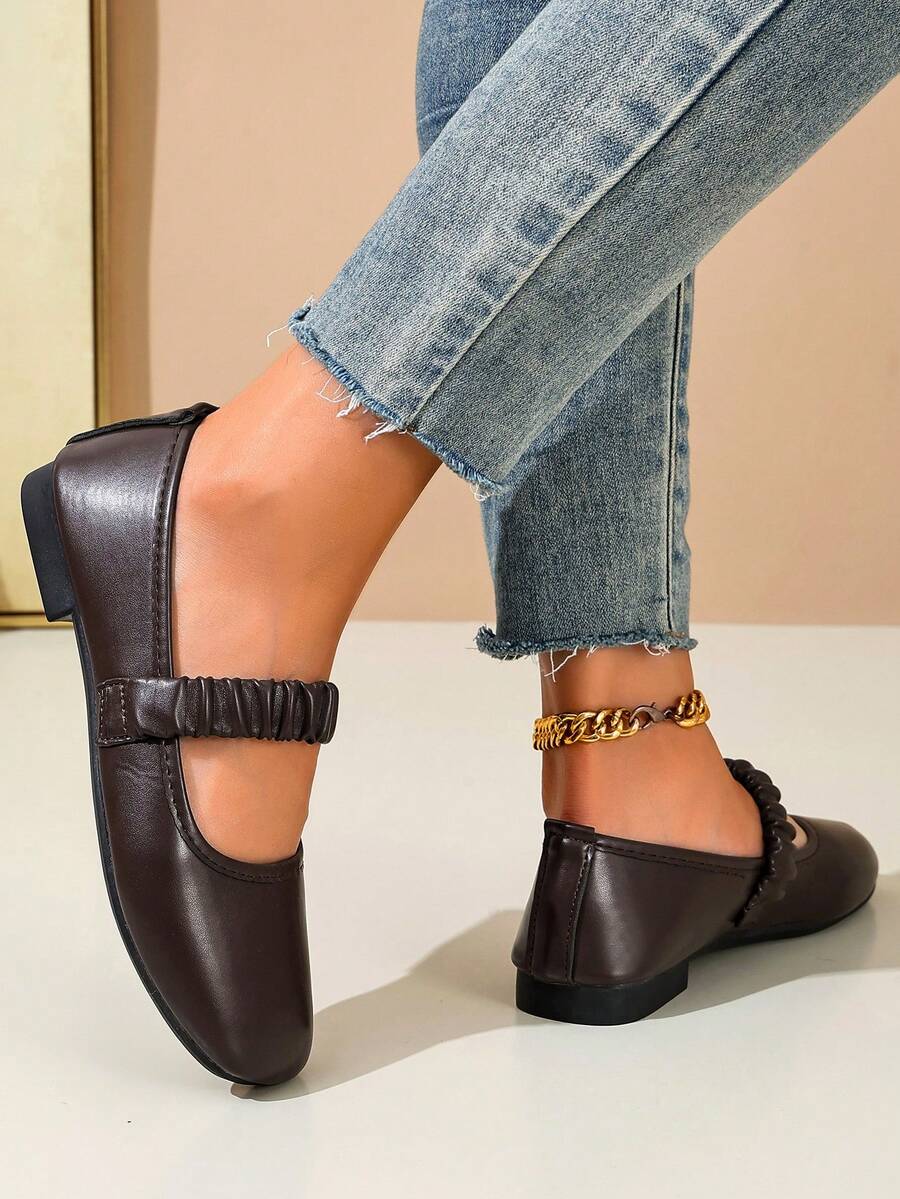 Dark Brown Ruched Mary Jane Shoes For Women, Soft Glossy Upper, Loose Round Toe, Low Heel Flat Design, Comfortable And Stylish Retro Loafers For Commuting And Shopping - Brown - View 1