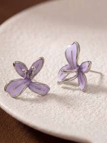 1 Pasang Anting Jepit Iris Ungu Sederhana dan Elegan – Desain Bunga Segar dan Halus untuk Wanita (Tidak Perlu Tindik Telinga) - Mauve Purple - View 11