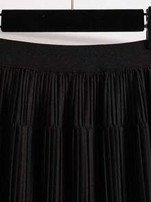LuminousWealth Women's Solid Color Elegant Knit Pleated Skirt For Daily Wear And Travel, All Seasons - Black - View 7