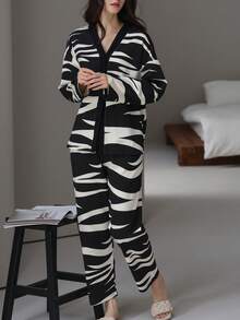 2pcs/Set Women's Pajamas Loungewear Set, Cardigan V-Neck Asymmetrical Print Long Sleeve Long Pants, All Season - Black and White - View 4