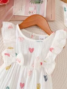 BrownBark 2pcs/Set Baby Girl Spring/Summer Cute Versatile Colorful Heart Print Double-Sided Gauze Romper And Hat, Sleeveless Ruffle Bow Baby Crawler Bodysuit, Matching Same-Color Hat, Soft Comfortable Newborn Spring/Summer Sweet Outfit, Suitable For 0-12 Months Baby Girls - White - View 4