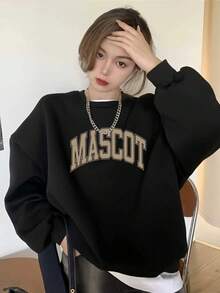 極簡美式風 MASCOT 彎曲大字母印花圓領衛衣女款 百搭寬鬆休閒多功能長袖秋季上衣 - 黑色 - 查看 3