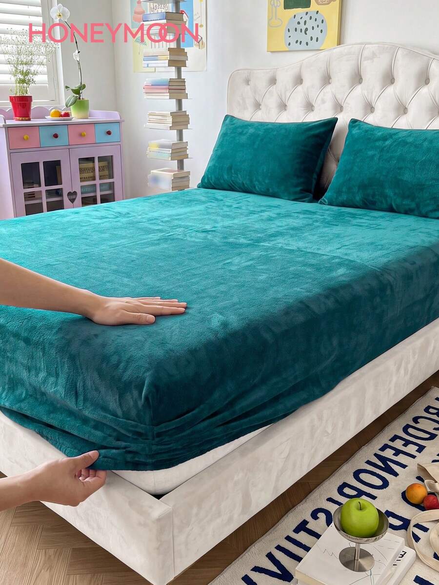 HONEYMOON 1pc Flannel Fitted Sheet, Warm & Breathable Mattress Protector, Elastic Mattress Cover, 9-12 Inches/25cm Deep Pocket, Wrinkle-Resistant, Fits T F Q K All Sizes, Machine Washable, Suitable For Home And School Dorms - Dark Green - View 1