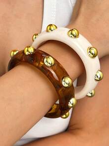 Set Gelang Resin Lebar Gaya Vintage Eropa & Amerika 1/2 buah dengan Paku Keling Emas, Tekstur Marmer Amber Imitasi, Aksesori Gelang Wanita Berlapis yang Dipersonalisasi - MultiWarna - View 3