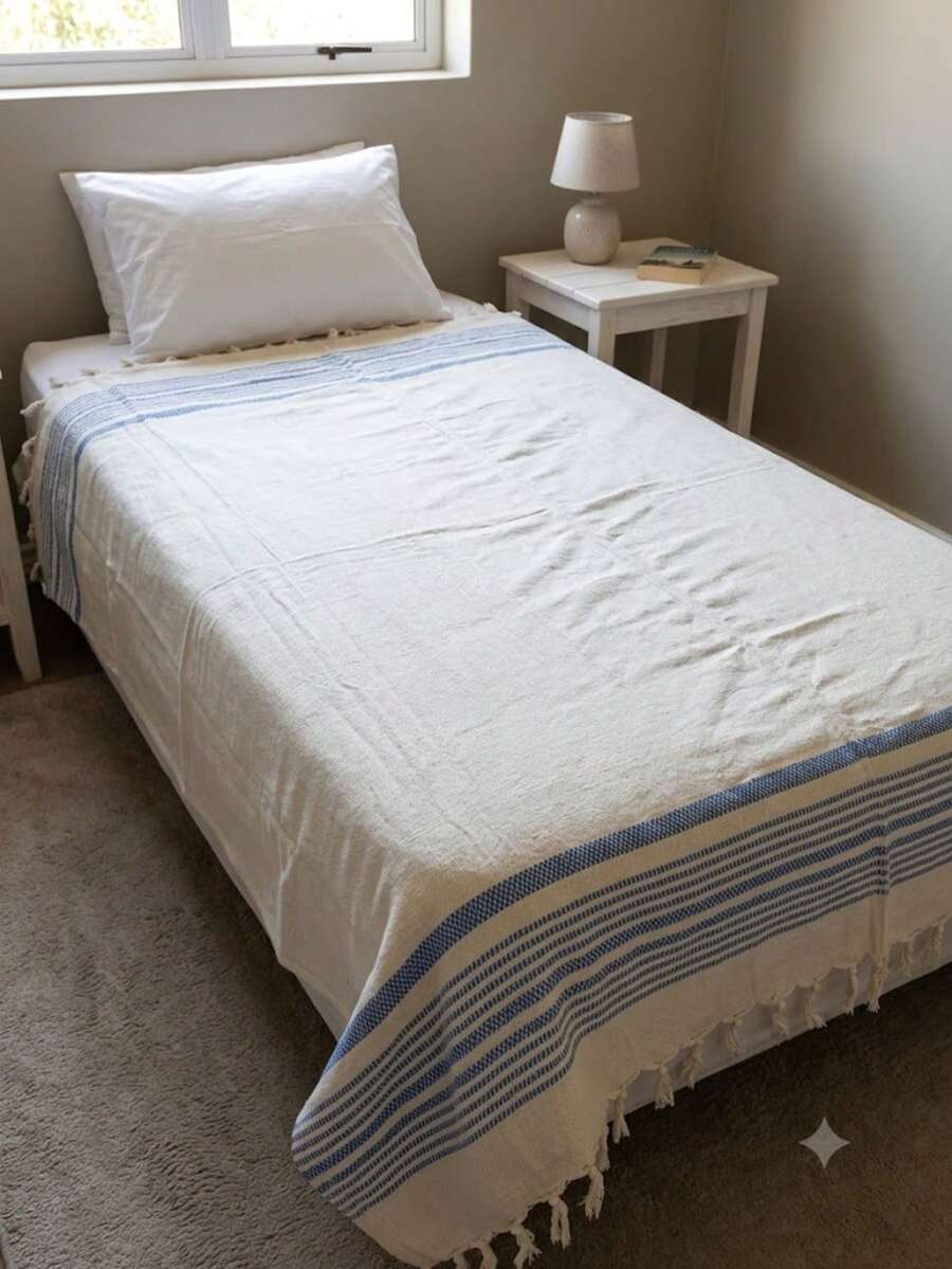 Retro Bedspread/Sofa Throw, Nap Blanket 175 X 190 Cm, Cotton Throw - Blue and White - View 1