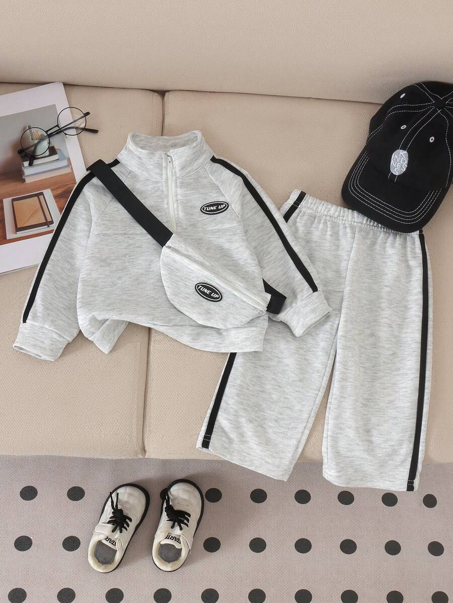 Set 3pcs Baju Sweatshirt Kasual Sporty untuk Bayi Laki-laki, Model Setengah Resleting, Kerah Tegak, Celana Jogging dengan Garis Samping Warna Kontras, dan Tas Selempang Kecil yang Serasi untuk Musim Semi dan Gugur. - Light Grey - View 1