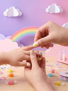 24 Peças Unhas Postiças Infantis, 1 Pacote de Unhas Postiças Infantis Multicoloridas, Incluindo Designs de Arco-Íris, Coelho, Planeta, Cereja e Outros Elementos Macaron, Usadas para Adesivos de Unhas Pré-Colados Infantis, Pontas de Unhas Pequenas de Cobertura Total, Adequadas para Presentes de Meninas, Festas de Aniversário e Maquiagem - Multicolorido - Visão 4