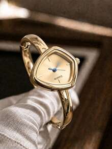 1Pc Women Quartz Watch Small Round Roman Numeral Dial Fixed Strap Vintage British Style Ideal For Festivals Parties And Weddings Perfect Gift - Gold - View 1