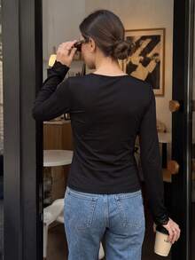 女款純色V領蕾絲拼接打底上衣，彈性修身喇叭袖氣質內搭長袖襯衫，適合秋冬疊穿與休閒聚會 - 黑色 - 查看 5