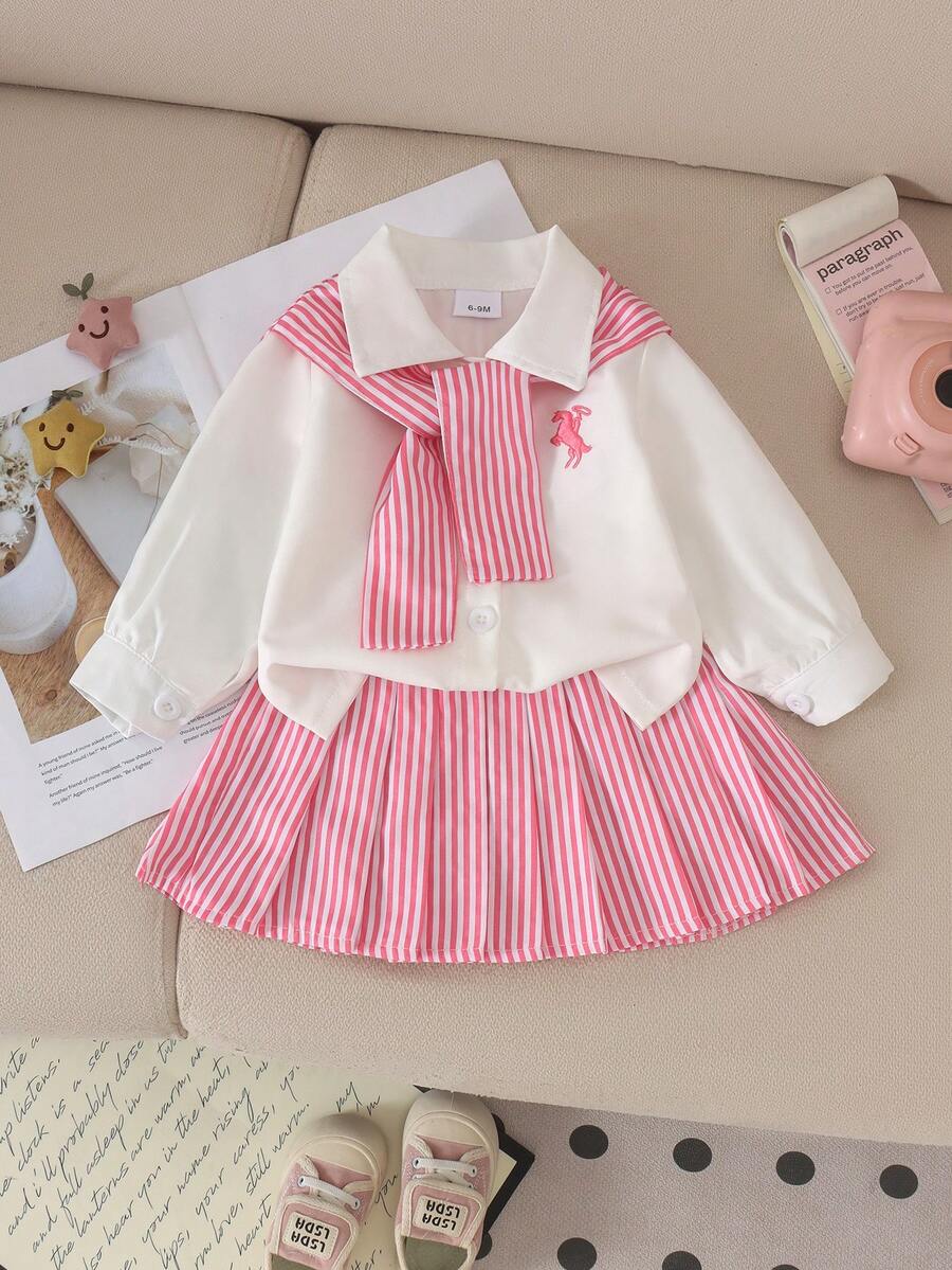 2pcs Set Baju dan Rok Bayi Perempuan Motif Garis-Garis Preppy dengan Kemeja Putih Bordir, Pakaian Ringan Manis untuk Kembali ke Sekolah di Musim Semi/Gugur - Berwarna merah muda - View 1