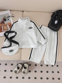 Set 3pcs Baju Sweatshirt Kasual Sporty untuk Bayi Laki-laki, Model Setengah Resleting, Kerah Tegak, Celana Jogging dengan Garis Samping Warna Kontras, dan Tas Selempang Kecil yang Serasi untuk Musim Semi dan Gugur. - Light Grey - View 2