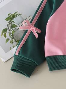 2pcs Baby Girl Casual Sporty Colorblock Raglan Crew Neck Short Sweatshirt & Side Ribbon Bow Straight Leg Pants Set, Spring Autumn - Dark Green - View 5
