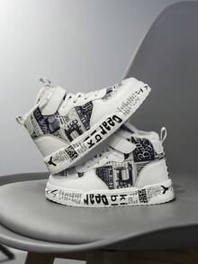 兒童黑白報紙印花保暖內裡高筒魔鬼氈運動鞋，厚絨毛內裡保暖防寒，魔鬼氈設計方便穿脫，防滑耐磨厚底，適合兒童冬季上學、戶外玩耍、日常出遊，男女通用保暖高筒運動鞋 - 黑與白 - 查看 2