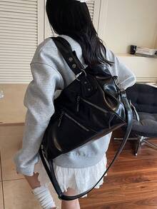 金屬鉚釘多拉鍊口袋托特包，肩背與斜跨雙用，拉鍊開合，復古軟質風格，軟皮通勤大包，適合都市女性日常通勤與旅行，軟質大容量包型，可輕鬆收納多件個人物品 - 黑色 - 查看 2