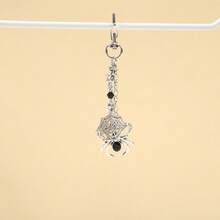 Niche Punk Alloy Spider Keychain Hollow Spider Web Pendant Retro Bag Pendant Halloween Gift - Multicolor - View 4