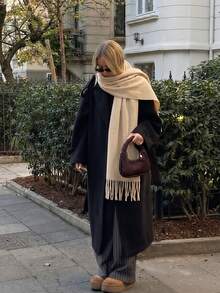 1件女款極簡純色羊絨圍巾，休閒百搭流蘇保暖披肩，時尚防寒外套，適合日常穿著 - 米黃色 - 查看 4