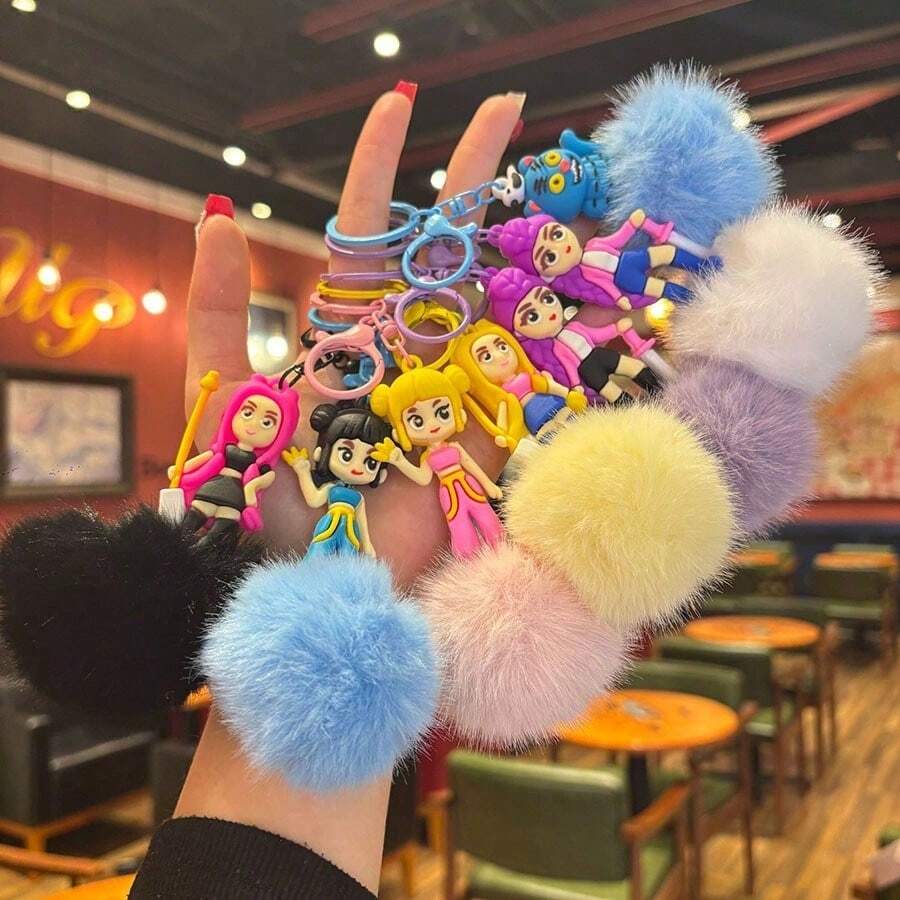 Hasbro ميدالية مفاتيح كرة فرو على شكل مجموعة فتيات كرتونية، قلادة دمية فتاة لطيفة، زينة حقيبة، هدية صغيرة للطلاب - مقاس موحد - مشاهدة 1