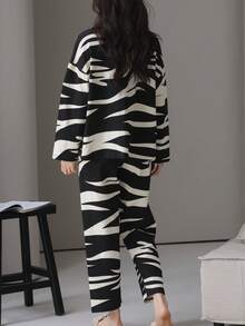 2pcs/Set Women's Pajamas Loungewear Set, Cardigan V-Neck Asymmetrical Print Long Sleeve Long Pants, All Season - Black and White - View 2