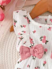 BrownBark 2pcs/Set Baby Girl Spring/Summer Cute Versatile Colorful Heart Print Double-Sided Gauze Romper & Hat, Sleeveless Ruffle Bow Baby Crawler Romper, Matching Same Color Hat, Soft Comfortable Newborn Spring/Summer Outing Sweet Outfit, Suitable For 0-12 Months Baby Girl - Pink - View 6