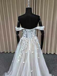YOUKEFEIER Elegant Cold Shoulder Deep V-Neck Lace Embroidered Sexy Long Wedding Dress, Suitable For Outdoor And Indoor Weddings And Banquets - Beige - View 8