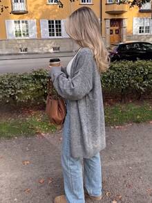 Sweater panjang abu-abu berkerah V, cardigan rajut longgar elegan dan serbaguna, cocok untuk pakaian kembali ke sekolah dan bepergian di musim gugur. - Grey - View 4
