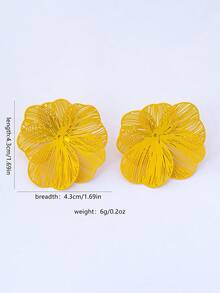 1對熱門高端重金屬金色拉絲花朵吊墜耳環，適合女性日常與派對穿著 - 黃色 - 查看 4