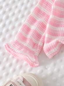 2pcs Baby Girl Comfortable Soft Striped Cap Sleeve Top & 3D Floral Denim Long Pants Set, Spring/Autumn - Pink - View 5