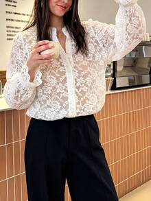 女款優雅純色鈕扣前襟鏤空刺繡透視翻領長袖襯衫，適用商務、辦公、休閒，春夏秋冬四季穿著 - 白色 - 查看 7
