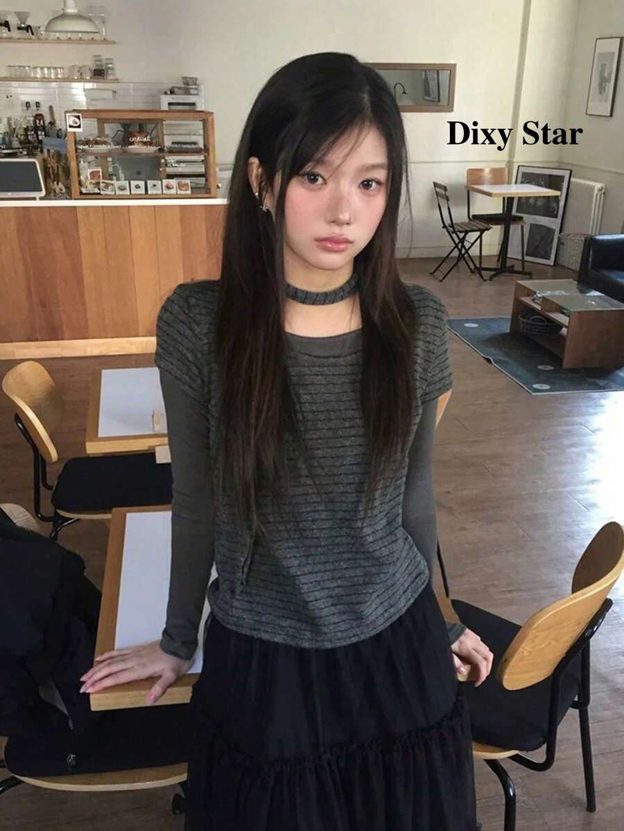 女款拼接條紋 2-in-1 長袖高領上衣 T-shirt,韓系復古內搭層(隨機條紋),休閒冬季風格 - 黑灰 - 查看 1