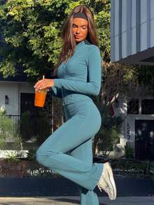 Autumn Fashion Women's Solid Color Tight-Fitting Short Top And Slightly Flared Trousers Sportswear Set, Suitable For Fitness, Going Out, Yoga. - Green - View 1