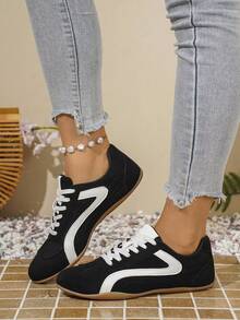 Sepatu Sneakers Kasual Wanita, Bertali, Ujung Bulat, Profil Rendah - Hitam - View 1