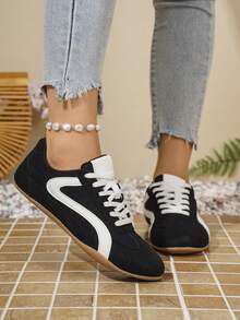 Sepatu Sneakers Kasual Wanita, Bertali, Ujung Bulat, Profil Rendah - Hitam - View 3