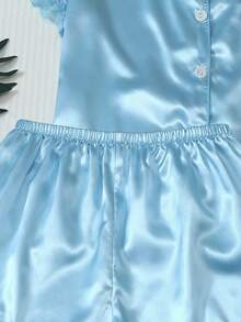 2件組緞面短袖蕾絲領上衣與蝴蝶結短褲女款睡衣家居服套裝 - 淺藍色 - 查看 6