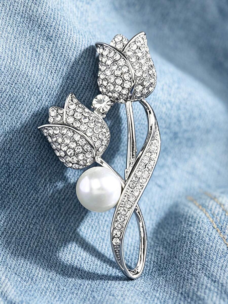 1pc Rhinestone Tulip Flower Brooch, Anti-Glare Suit Lapel Pin Jewelry, Random Number Of Rhinestones - Silver - View 1