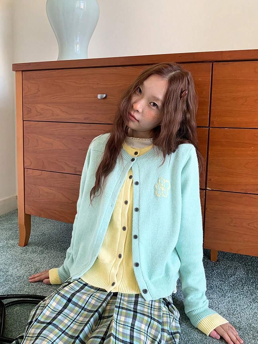 Women's Autumn/Winter Korean Sweet Style Contrast Color Floral Embroidered Knit Cardigan, Round Neck Single-Breasted Sweater Knit Outerwear - Mint Green - View 1
