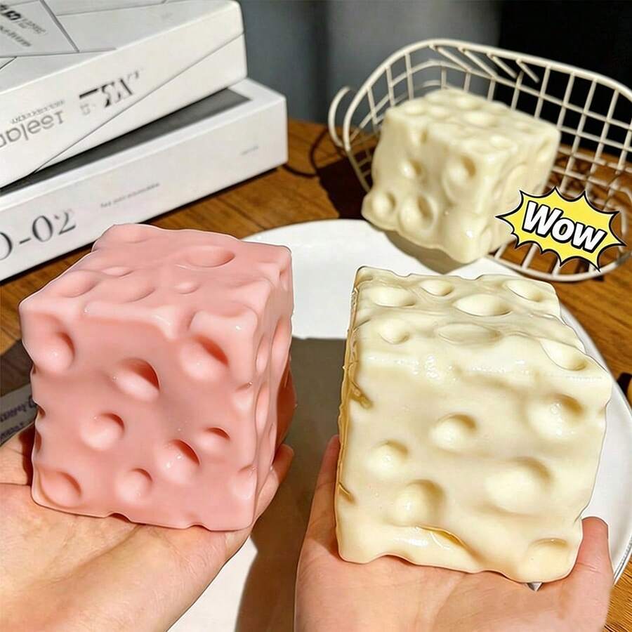 1 buah - Mainan Makanan Realistis Bentuk Kotak Keju, Mainan Remas yang Lentur untuk Meredakan Stres, Hadiah Lucu