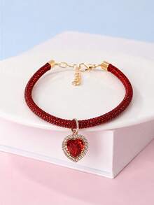 A Fashionable And Exquisite Red Heart-Shaped Rhinestone Collar, Suitable For Bichon, Teddy Dog And Cat And Other Small To Medium-Sized Pets. Suitable For Pets To Wear Indoors Or Outdoors. (Not Suitable For Large Dog Breeds) - Red - View 1