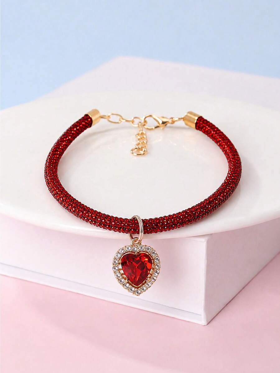 A Fashionable And Exquisite Red Heart-Shaped Rhinestone Collar, Suitable For Bichon, Teddy Dog And Cat And Other Small To Medium-Sized Pets. Suitable For Pets To Wear Indoors Or Outdoors. (Not Suitable For Large Dog Breeds) - Red - View 1