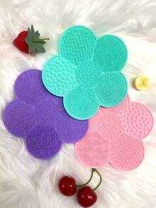 Silicone Makeup Brush Cleaning Pad With Suction Cup, Portable Petal-Shaped Brush Washer Scrubber Mat,Quick-Drying Multi-Faceted Texture , Eyeshadow, Blending Brush, Powder Puff,Wash At Sink Or On The Go, Makeup Tools Cleaner,Essential For Women - A - View 5