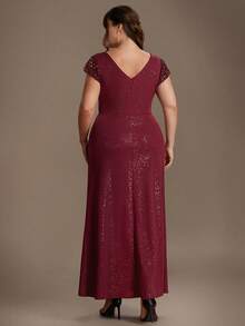 Gaun Pesta Pernikahan Romantis Warna Burgundy Ukuran Besar, Desain Leher V dengan Lipatan di Bagian Dada dan Hiasan Payet untuk Pesta Musim Gugur - Burgundy - View 5