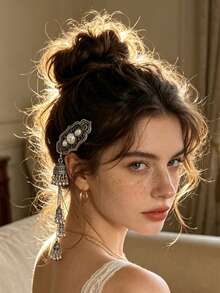 1pc Vintage Distressed Metal Hollow Bell Tassel Hair Clip, Women's Pearl Decorated Side Clip, Exotic Style Party Photo Atmosphere Hair Accessory - Multicolor - View 2