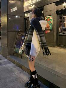 1件女款冬季新款仿綠色羊絨格紋圍巾，簡約時尚流蘇環頸圍巾保暖披肩，中性防寒，適合日常出行 - 黑色 - 查看 2