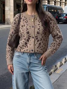 Cardigan Rajut Kasual Wanita Motif Leopard dengan Bahu Longgar dan Kancing Tunggal - Khaki - View 4