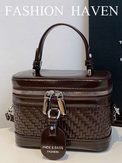 1pc + Coffee Brown Woven Box Handbag, Woven PU Spliced With Glossy PU Leather And Silver Zipper Hardware, With Decorative Tag, Hand Carry Handle And Detachable Crossbody Shoulder Strap, Vintage Square Cosmetic Box Style, Suitable For Parties, Shopping, Daily Commute, Can Store Phone, Small Mirror, Keys, Lipstick, Wallet, Suitable As Christmas Gift, Mother's Day Gift, Birthday Gift, Birthday Surprise