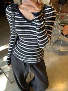 Women's New Korean Style Contrast Striped Knitted Cable V-Neck Long Sleeve Top, Random Pattern - Navy Blue - View 6