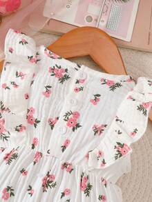 BrownBark 2pcs/Set Baby Girl Spring/Summer Cute Versatile Colorful Heart Print Double-Sided Gauze Romper & Hat, Sleeveless Ruffle Bow Baby Crawler Romper, Matching Same Color Hat, Soft Comfortable Newborn Spring/Summer Outing Sweet Outfit, Suitable For 0-12 Months Baby Girl - Pink - View 5