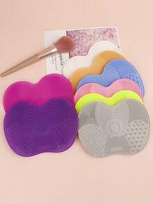 Silicone Makeup Brush Cleaning Pad With Suction Cup, Portable Apple-Shaped Brush Cleaning Mat, Quick-Drying Multi-Textured Surface, Suitable For Eyeshadow Brushes, Blending Brushes, Powder Puffs, Can Be Used In Sink Or Carried Around, Makeup Tool Cleaner, Essential For Women - A - View 3