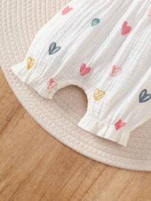 BrownBark 2pcs/Set Baby Girl Spring/Summer Cute Versatile Colorful Heart Print Double-Sided Gauze Romper And Hat, Sleeveless Ruffle Bow Baby Crawler Bodysuit, Matching Same-Color Hat, Soft Comfortable Newborn Spring/Summer Sweet Outfit, Suitable For 0-12 Months Baby Girls - White - View 8