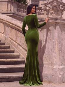 Luxury Deep V-Neck Mermaid Evening Gown, Ruched Bodice Slim Fit Tailoring, Suitable For Evening Gala, Pre-Wedding Photography, Portrait Photography - Army Green - View 2